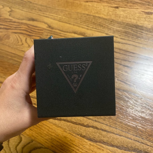 Guess Watch Rose Gold - Picture 3 of 3